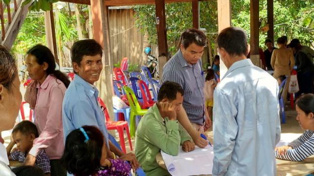 Avioliittoseminaarin työskentelyä Kambodzassa.