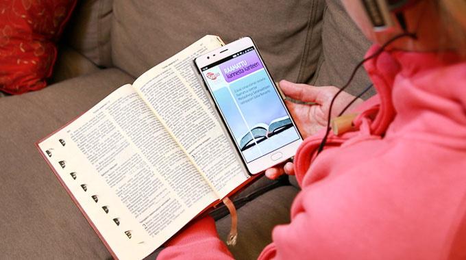 Raamattu kannesta kanteen -mobiilisovellus ja avoin Raamattu.