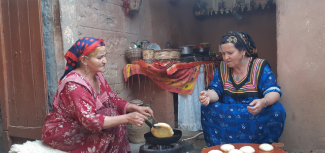 Algerialaiset naiset ruuanlaitossa.