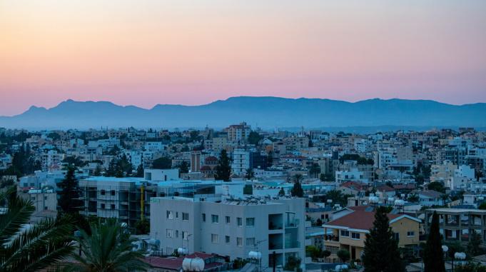 Taivaanranta auringonlaskun aikaan Kyproksella.
