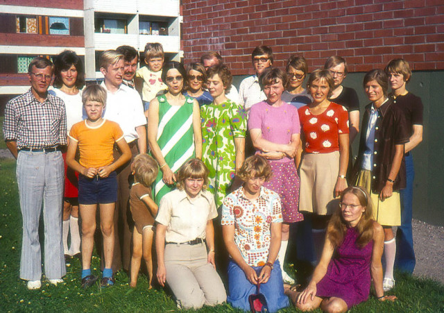 Sansan työntekijöitä ja muita vastuunkantajia vuonna 1975.