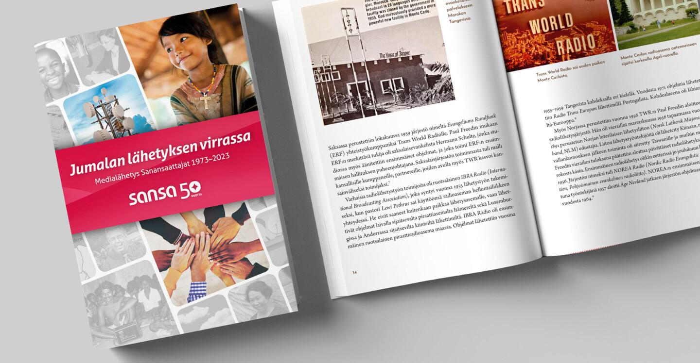Sansan 50-vuotishistoriikin kansikuva ja kuva yhdeltä aukeamalta.