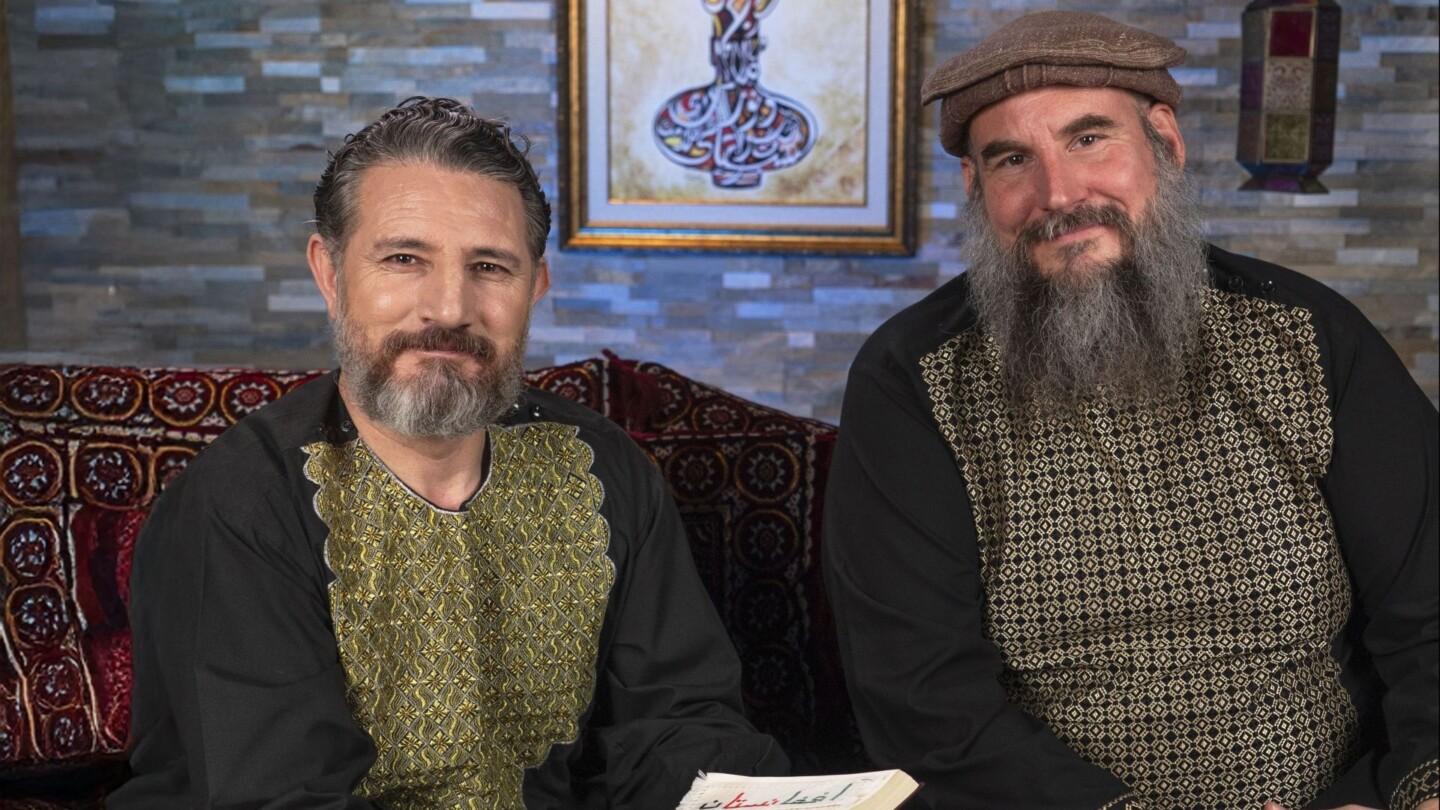 Masoud Ghorbani ja Mikael Tunér istuvat sohvalla.